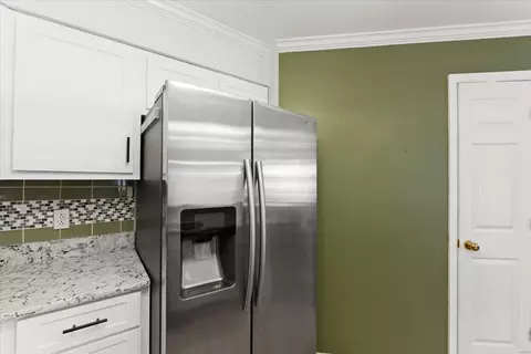 Kitchen - 1708 Whispering Creek Dr #B, Ballwin, MO 63021 photo 5 of 6