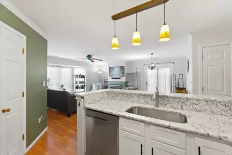 Kitchen - 1708 Whispering Creek Dr #B, Ballwin, MO 63021 photo 4 of 6