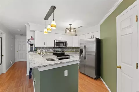 Kitchen - 1708 Whispering Creek Dr #B, Ballwin, MO 63021 photo 3 of 6