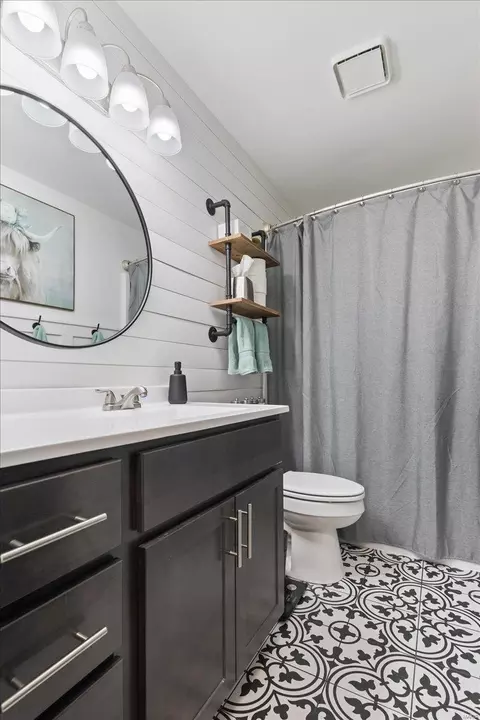 Bath - 98 S Edward Ct, Eureka, MO 63025 photo 2 of 4