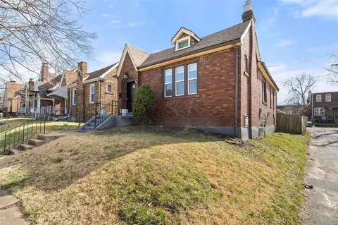 Exterior - 4170 Tyrolean Ave, Saint Louis, MO 63116 photo 3 of 9