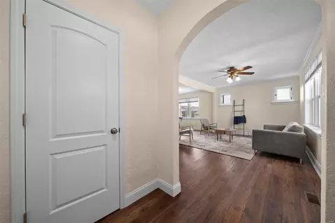 Entry Way - 4170 Tyrolean Ave, Saint Louis, MO 63116 photo 2 of 3