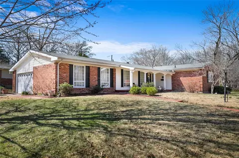 3330 Steed Dr, Florissant, MO 63033