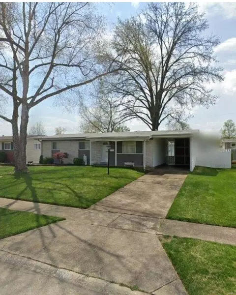 470 Wren Dr, Florissant, MO 63031