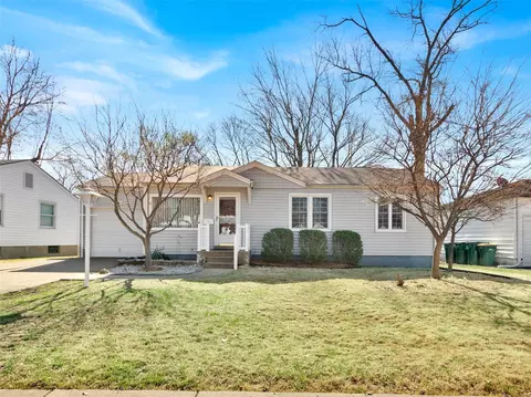 10116 Ashbrook Dr, Saint Louis, MO 63137