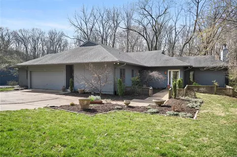 109 N Ballas Rd #B, Kirkwood, MO 63122