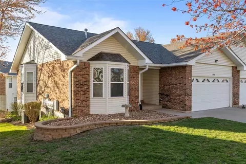 3068 Shady Oak Dr, Saint Charles, MO 63301