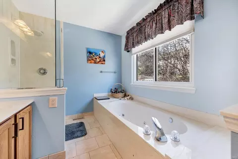 Bath - 2700 Kettering Dr, Saint Charles, MO 63303 photo 3 of 5