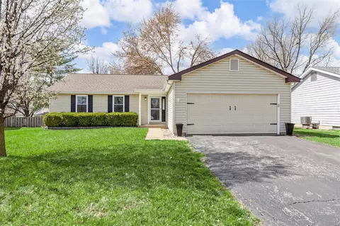 116 Oak Valley Dr, Saint Peters, MO 63376