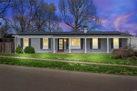 12071 Renaissance Dr, Maryland Heights, MO 63043