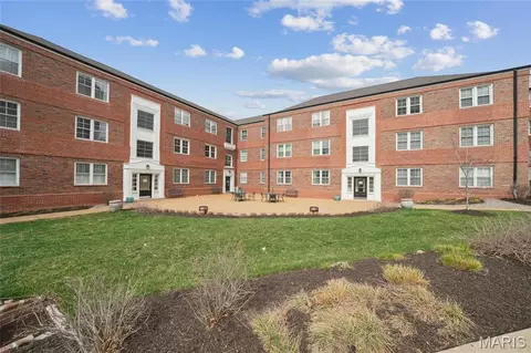 921 S Hanley Rd #F, Clayton, MO 63105