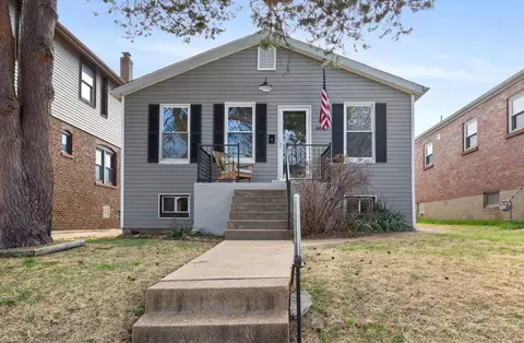 6808 Parkwood Pl, Saint Louis, MO 63116