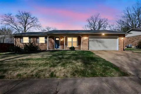 1735 Heffington Dr, Chesterfield, MO 63017