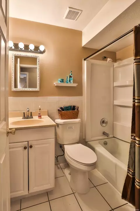 Bath - 3045 Cherokee Ln, Saint Charles, MO 63301 photo 2 of 4