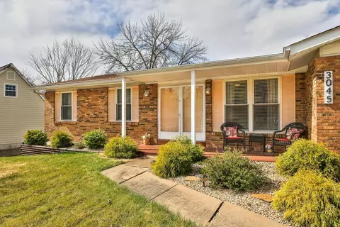 Exterior - 3045 Cherokee Ln, Saint Charles, MO 63301 photo 3 of 7
