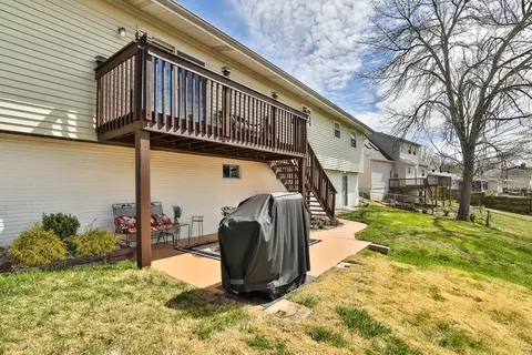 Exterior - 3045 Cherokee Ln, Saint Charles, MO 63301 photo 5 of 7
