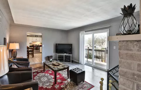 Living - 3045 Cherokee Ln, Saint Charles, MO 63301 photo 3 of 5