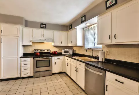 Kitchen - 3045 Cherokee Ln, Saint Charles, MO 63301 photo 3 of 4