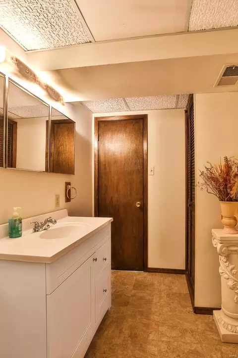 Bath - 3045 Cherokee Ln, Saint Charles, MO 63301 photo 3 of 4