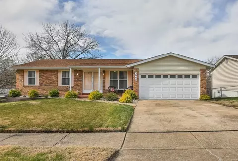 3045 Cherokee Ln, Saint Charles, MO 63301