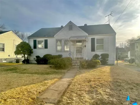 7043 Manette Dr, Saint Louis, MO 63136