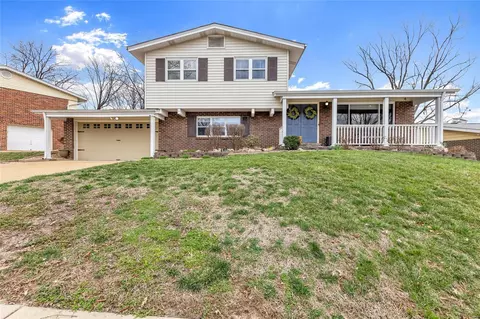 10516 Copperfield Dr, Saint Louis, MO 63123