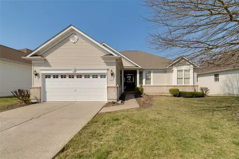 2152 Hawks Landing Dr #E, Lake Saint Louis, MO 63367