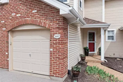 1693 Mount Vernon Dr #2, Saint Charles, MO 63303