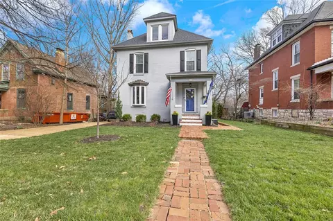 681 Clark Ave, Webster Groves, MO 63119