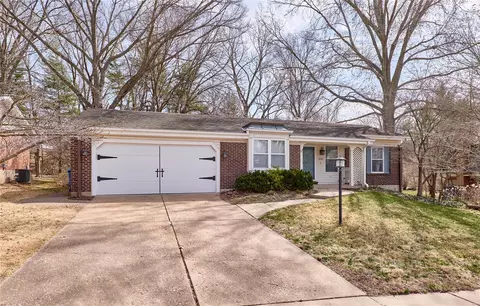 4330 Tanglebrook Dr, Florissant, MO 63033