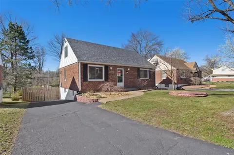 8666 Belhaven Dr, Saint Louis, MO 63114
