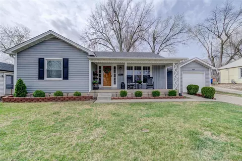 1107 Pike St, Saint Charles, MO 63301