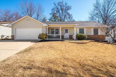 3 Palomar Dr, Saint Peters, MO 63376