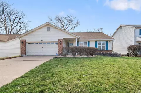 22 Dawnridge Dr, Hazelwood, MO 63042