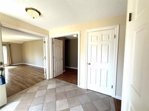 Entry Way - 643 Spring Meadows Dr, Manchester, MO 63011 photo 2 of 3