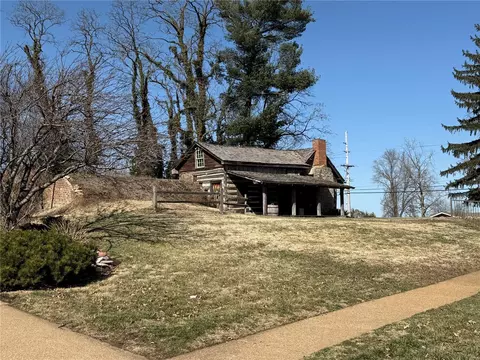 Exterior - 643 Spring Meadows Dr, Manchester, MO 63011 photo 6 of 8