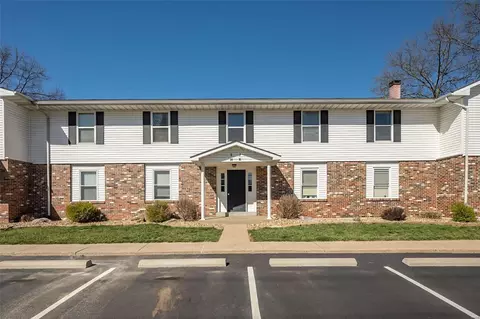 2200 Willott Rd #J, Saint Peters, MO 63376