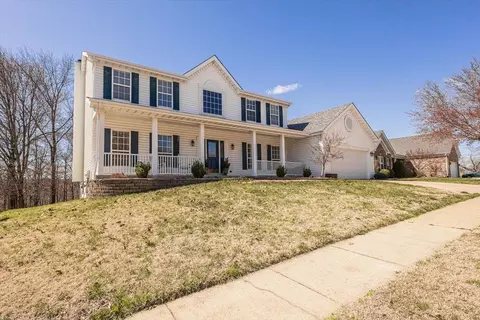 613 Castle Ridge Dr, Ballwin, MO 63021 photo 2