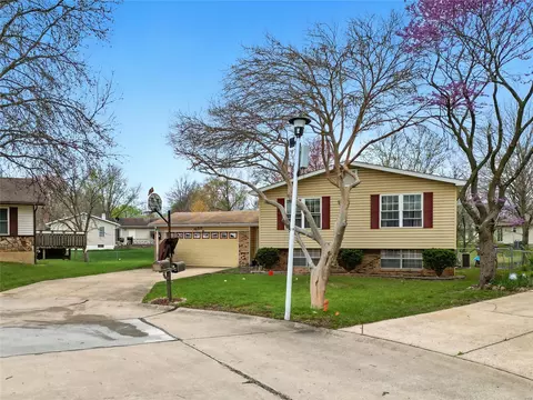 10 Sunny View Ct, Saint Peters, MO 63376