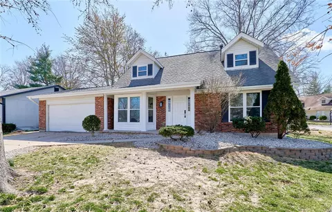 52 Oak Valley Dr, Saint Peters, MO 63376