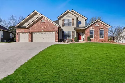 728 Winding Creek Dr, Wentzville, MO 63385