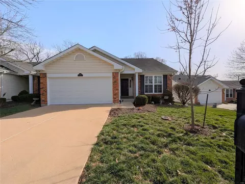 10229 Carlton Place Ct, Saint Louis, MO 63123