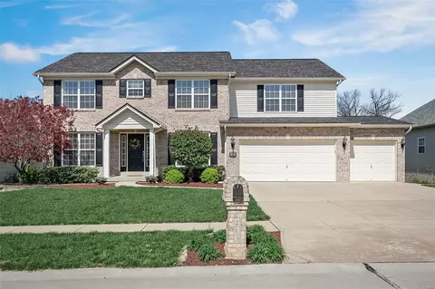 215 Charging Bear Dr, Wentzville, MO 63385