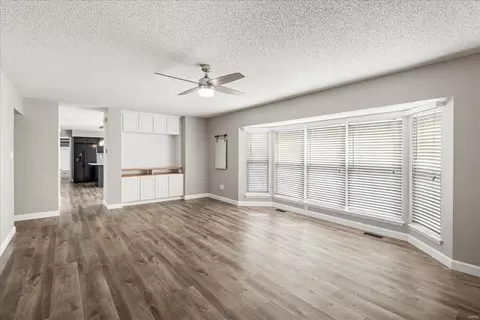 Living - 231 Alexandria Dr, Saint Charles, MO 63304 photo 4 of 10