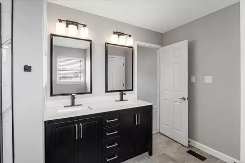 Bath - 231 Alexandria Dr, Saint Charles, MO 63304 photo 4 of 7