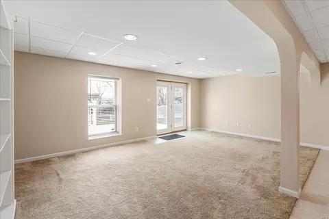 Living - 231 Alexandria Dr, Saint Charles, MO 63304 photo 8 of 10