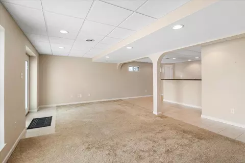 Living - 231 Alexandria Dr, Saint Charles, MO 63304 photo 7 of 10