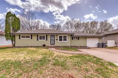 36 Country Life Dr, O'fallon, MO 63366
