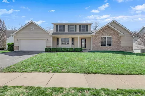 15372 Grantley Dr, Chesterfield, MO 63017
