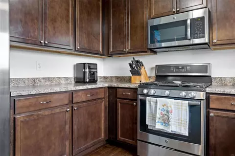 Kitchen - 5377 Trailhead Ct, Eureka, MO 63025 photo 3 of 3